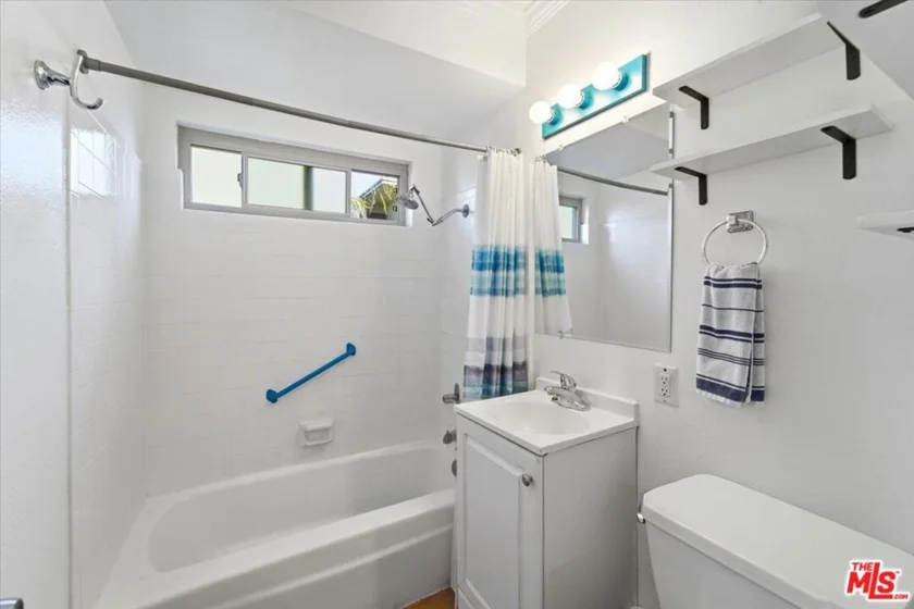 22030 Calvert Street #6 photo 8