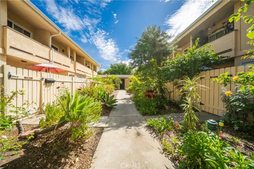 8120 Canby Ave #6 photo 3