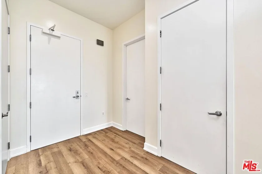3223 W 6th Street #1005 photo 2