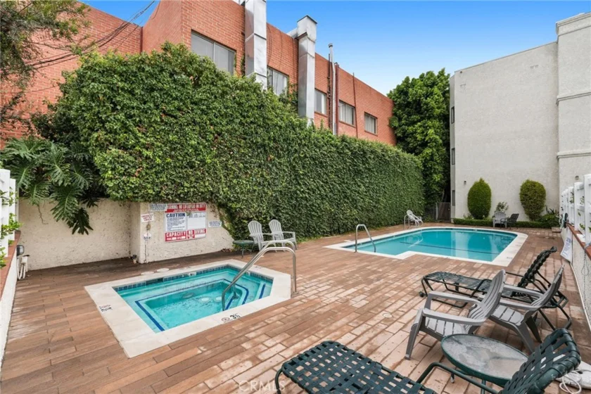 17914 Magnolia Boulevard #135 photo 25