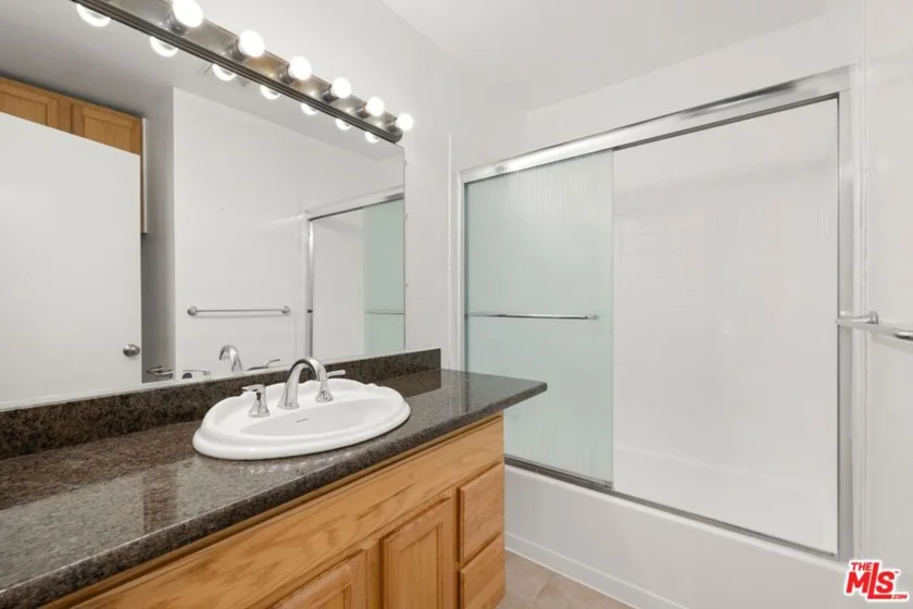 1440 Veteran Avenue #407 photo 7