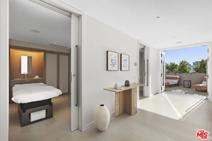 9200 Wilshire Boulevard #504E photo 17