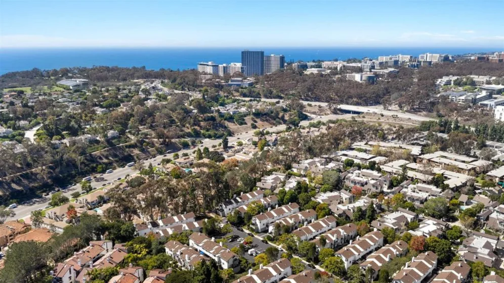 8746 Villa La Jolla Drive #51 photo 35