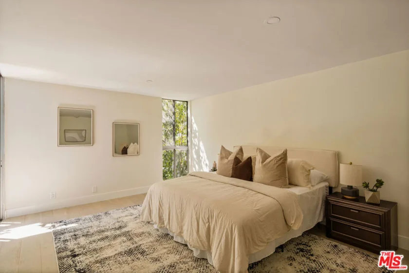 848 N Kings Road #208 photo 16