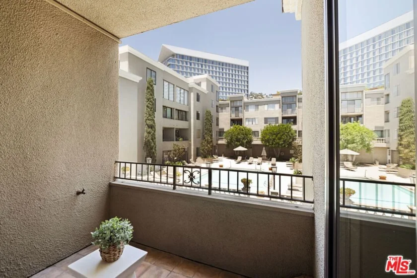 8455 Fountain Avenue #504 photo 23