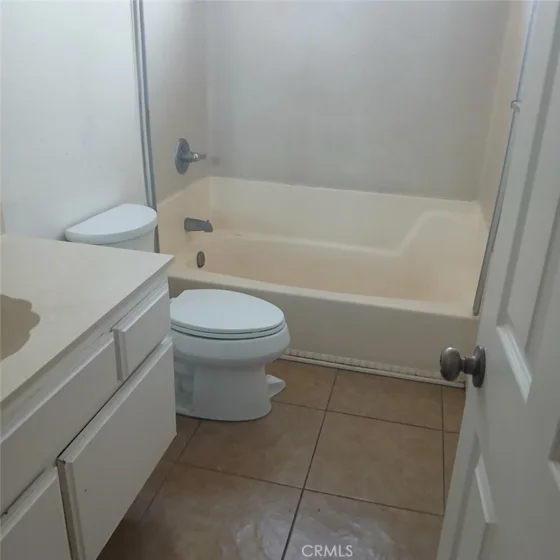 2433 West Acacia Avenue photo 4