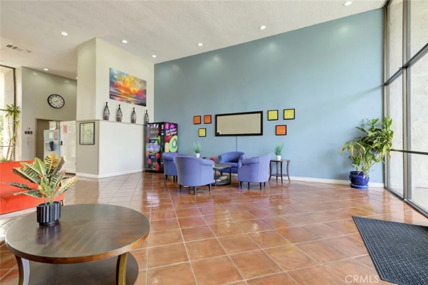 1401 Valley View #206 photo 4