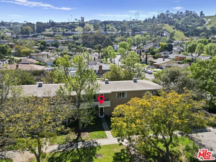 5464 Village Green photo 30