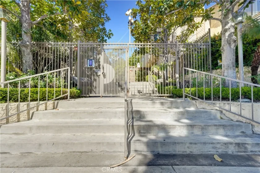 15053 Sherman Way #C photo 36