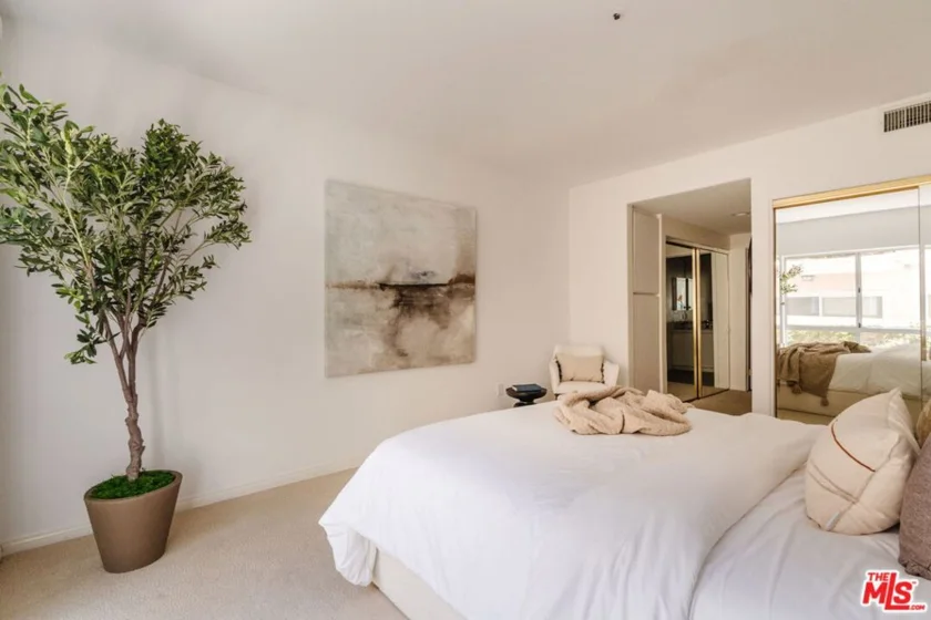 11855 Goshen Avenue #104 photo 29