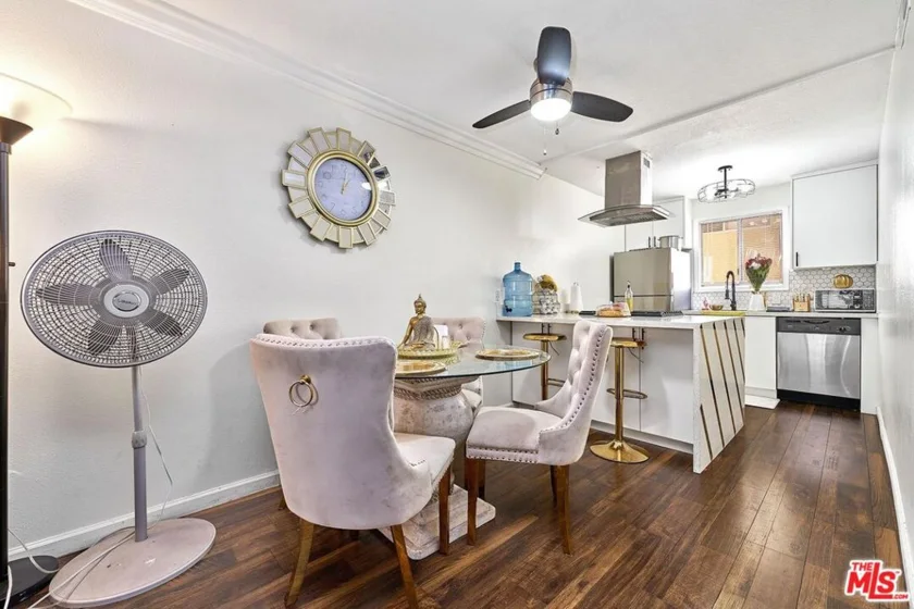 7045 Woodley Avenue #110 photo 16