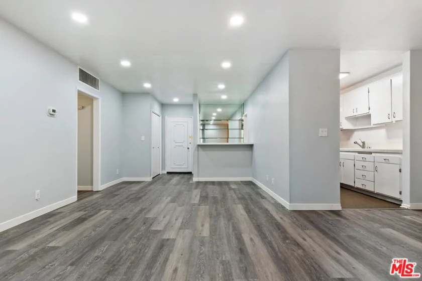927 N Kings Road #107 photo 24