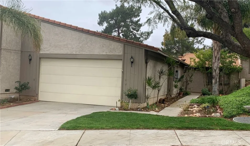 5690 Falling Leaf Lane photo 1