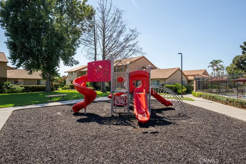 10525 Royal Oak photo 22