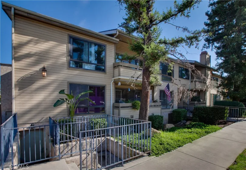 4500 Whitsett Avenue #3 photo 1