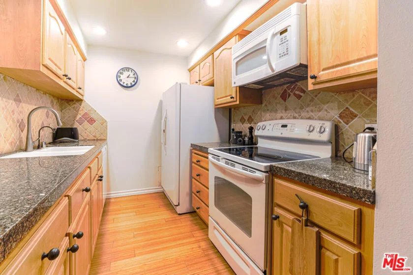 8105 Raintree Circle photo 1