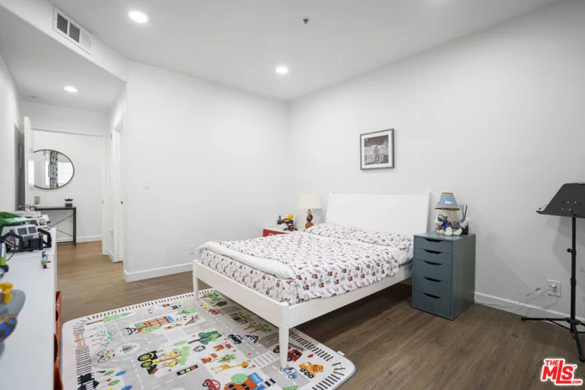 333 Westminster Avenue #104 photo 23