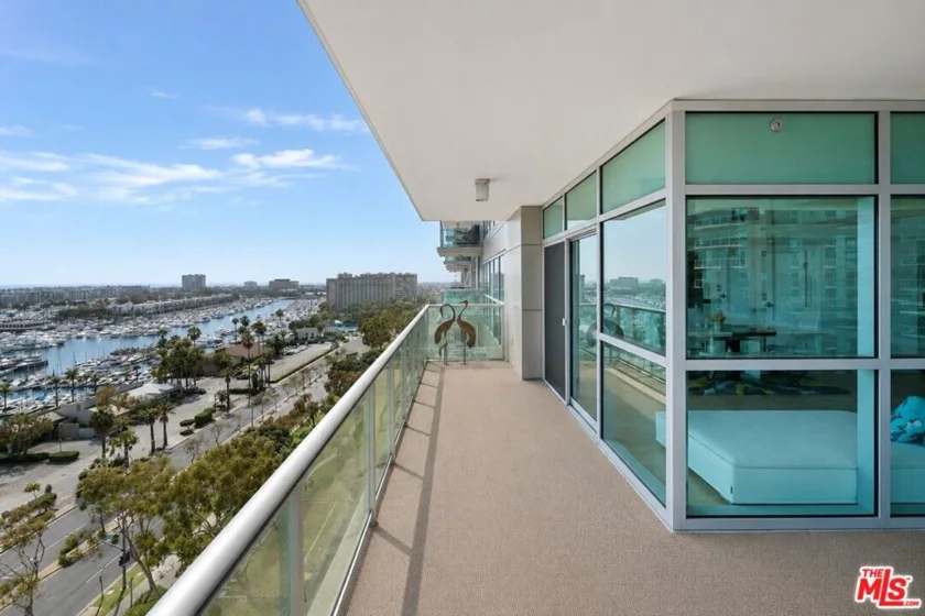 13700 Marina Pointe Drive #1401 photo 6