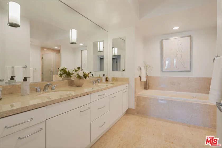 13600 Marina Pointe Drive #1605 photo 16