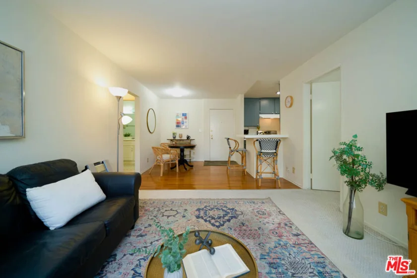 320 S Ardmore Avenue #323 photo 20