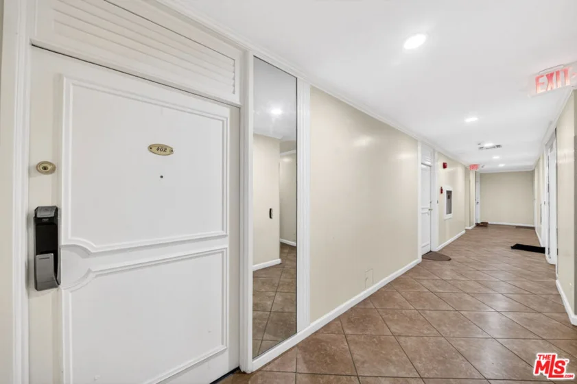540 Kelton Avenue #402 photo 24