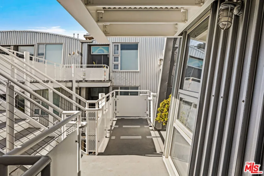 615 Hampton Drive #B301 photo 23