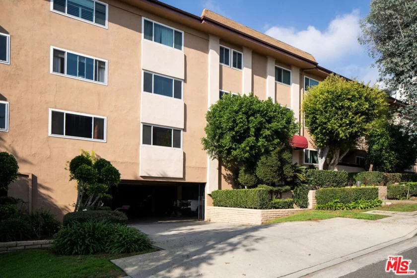 1121 N Olive Drive #210 photo 16