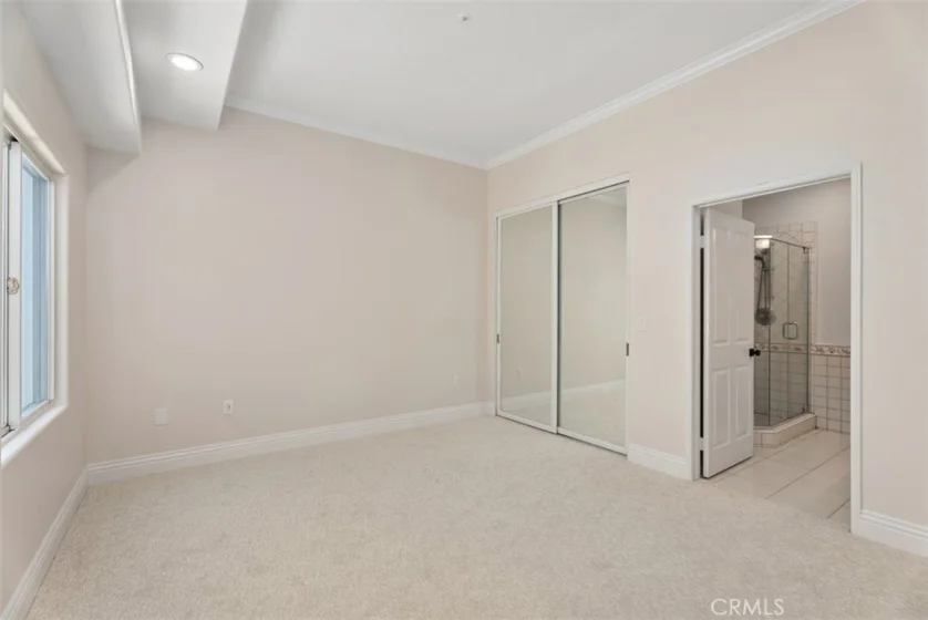2600 Newport photo 28