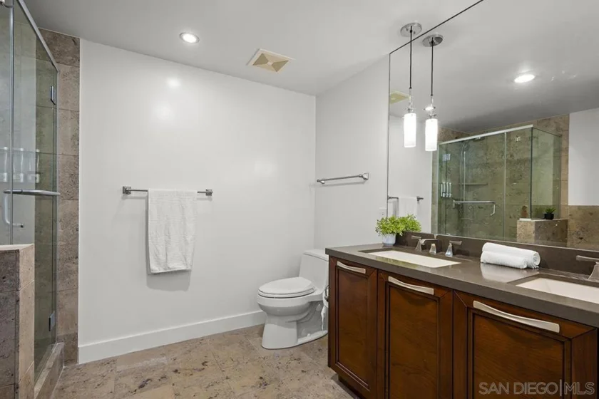 1325 Pacific Highway #313 photo 21