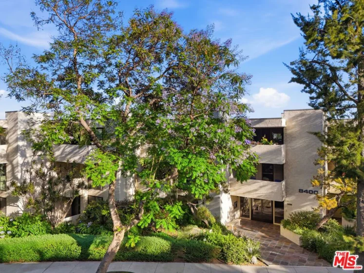 8400 De Longpre Avenue #209 photo 22