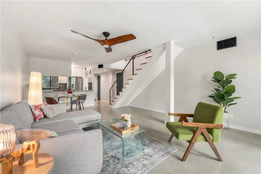 15207 Magnolia Boulevard #119 photo 4