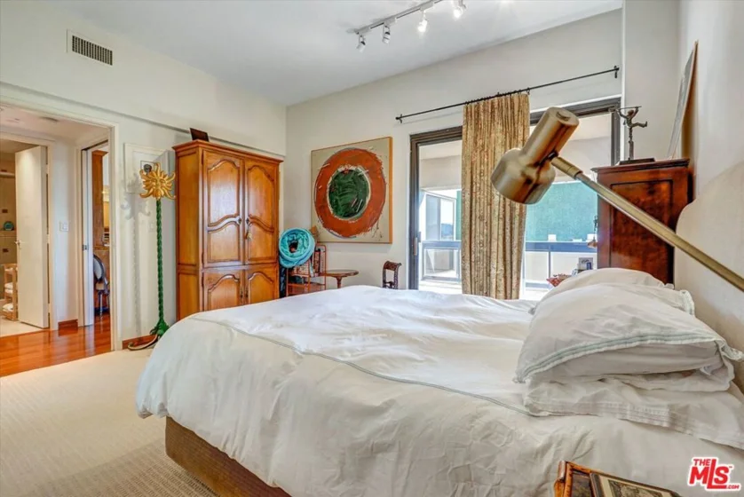 10445 Wilshire Boulevard #504 photo 31