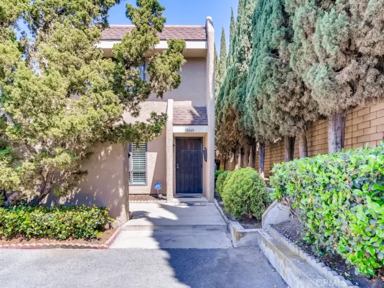 10440 Drake Way photo 1