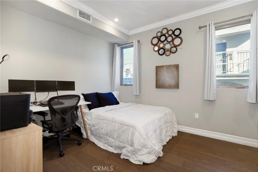 1644 S Bentley Avenue #401 photo 12