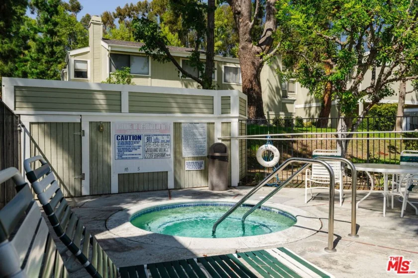 22125 Burbank Boulevard #7 photo 28