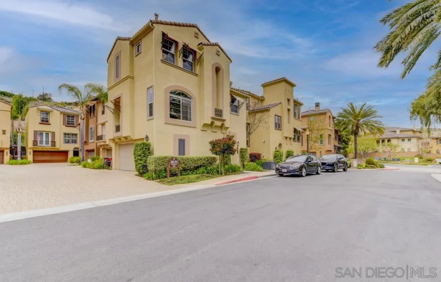 2916 Villas Way photo 1