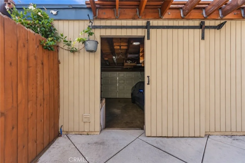 4435 Larwin photo 23