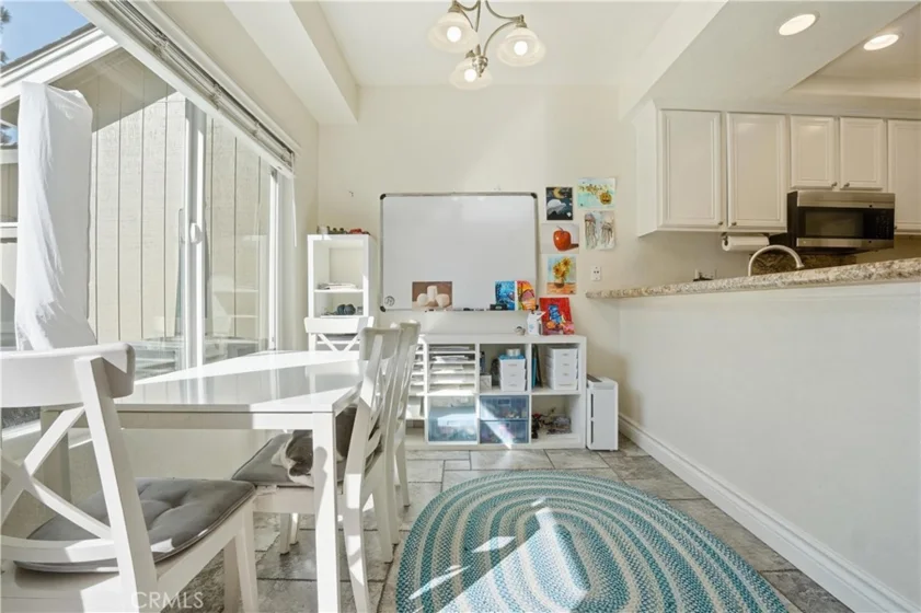48 Monroe photo 36