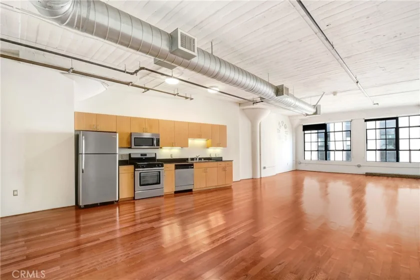200 N San Fernando photo 16