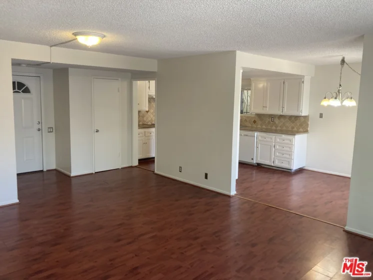 887 Victor Avenue #4 photo 1