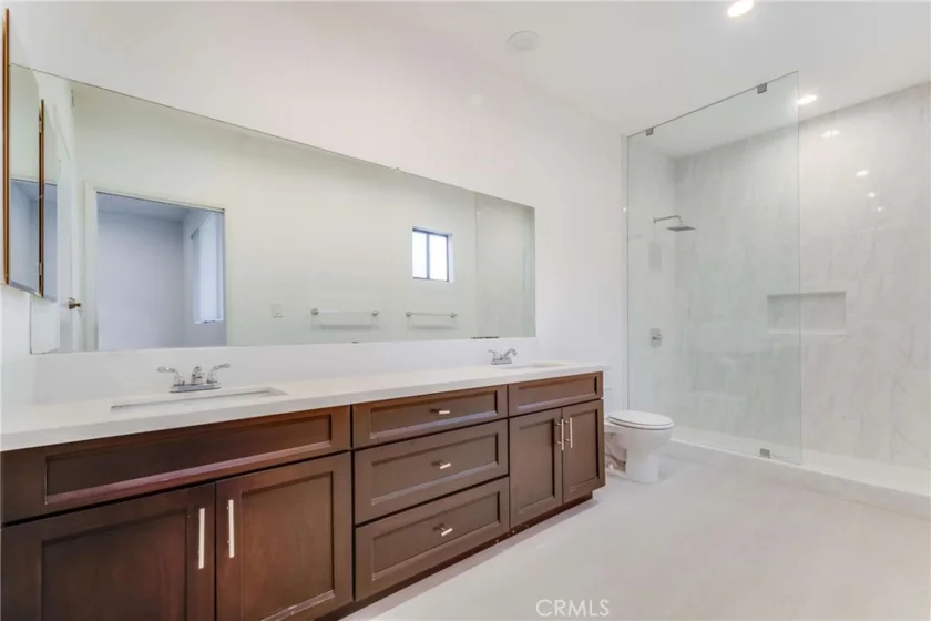 15133 Magnolia Boulevard #D photo 9