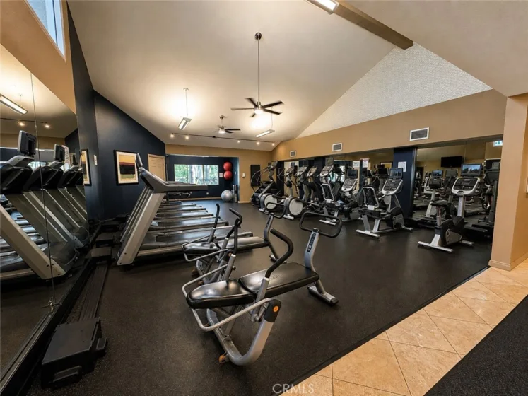 5565 Canoga Avenue #207 photo 21