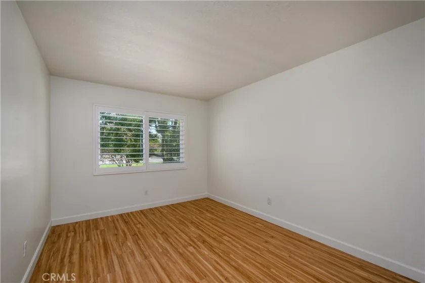 1352 N Mako photo 22