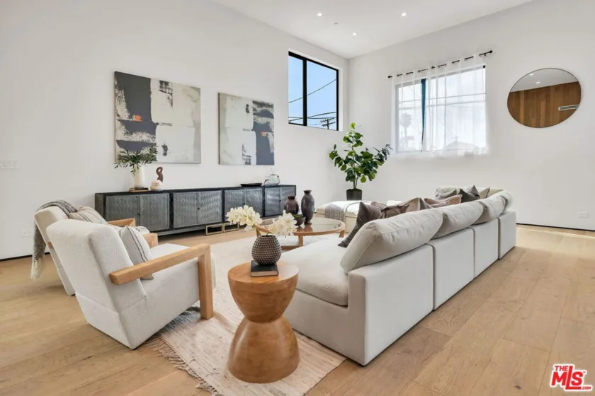 611 Broadway Street photo 3