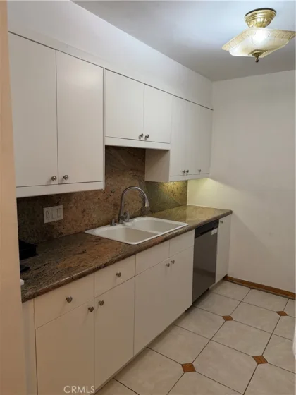 15344 Weddington St #204 photo 5