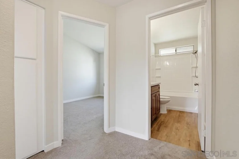 5130 N River Road #Unit B photo 29