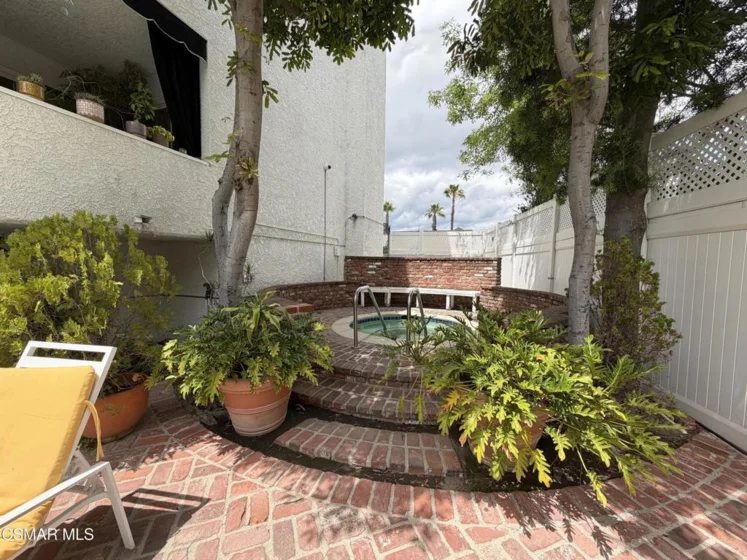4950 Louise Avenue #301 photo 29