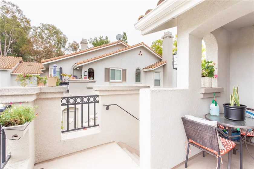 210 California Court photo 36