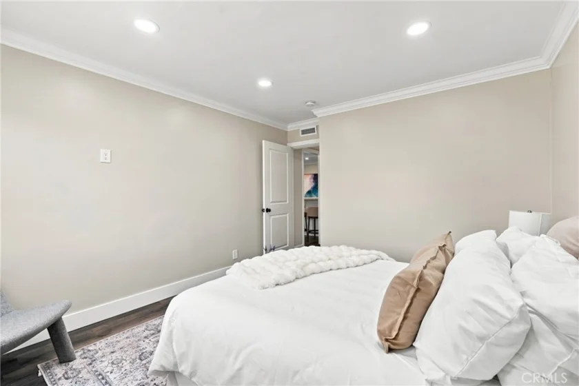 278 N Wilshire #108 photo 19