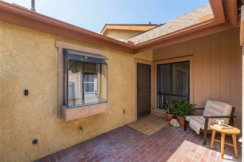 970 S Laurelwood photo 3